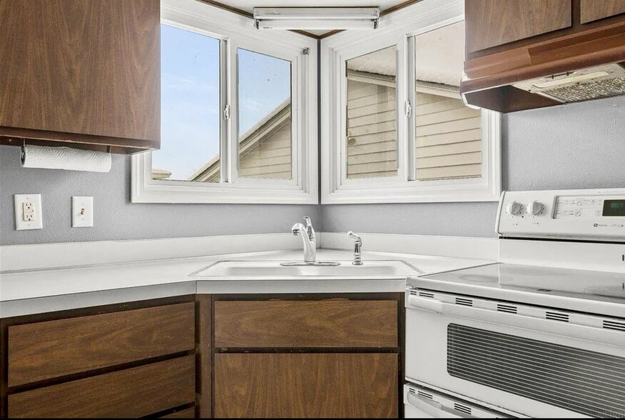 Kitchen Sink - 1417 Starview Dr