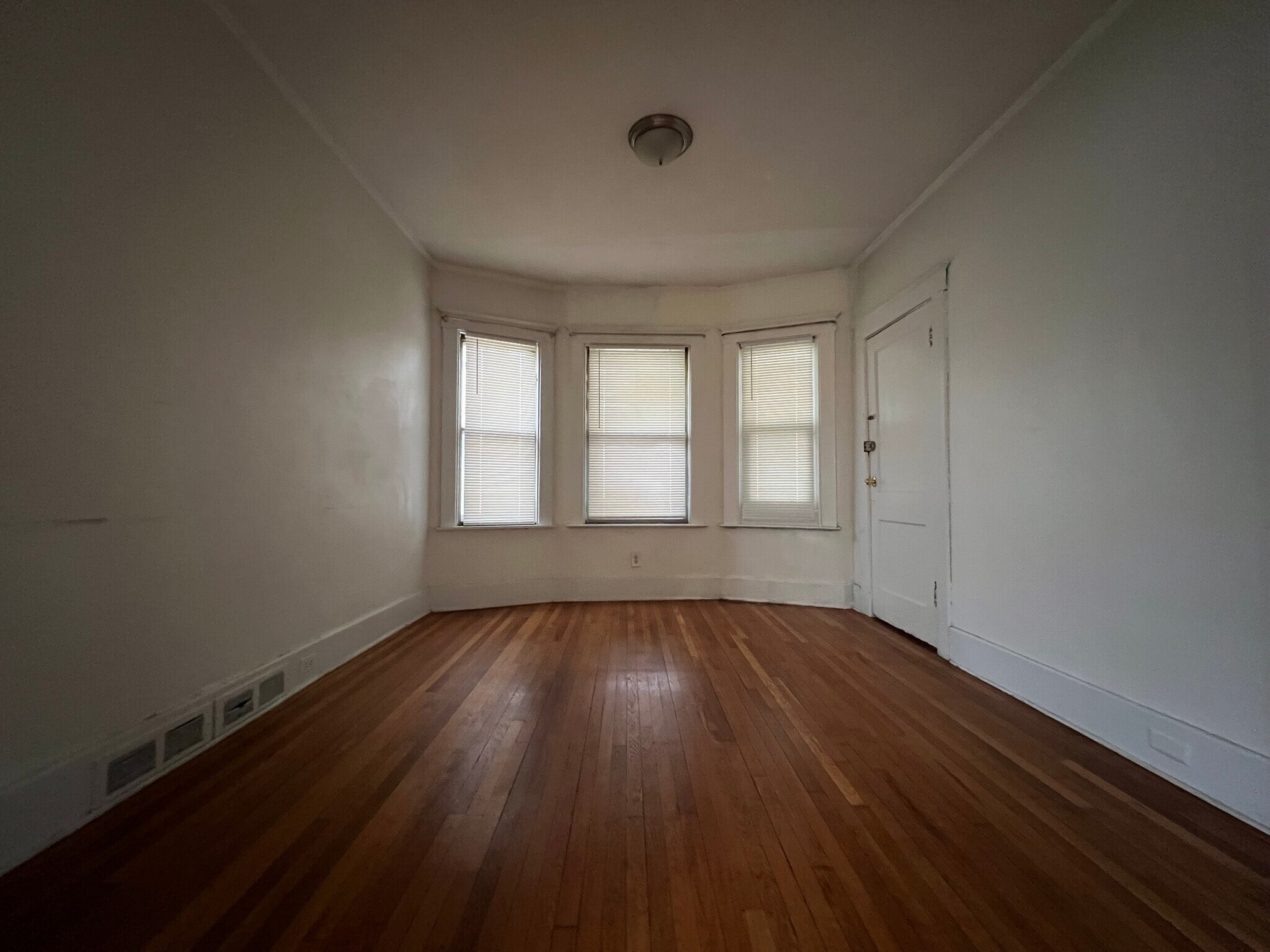 Building Photo - 1945 W Bethune St