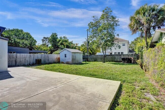 Building Photo - 807 SW 18th St