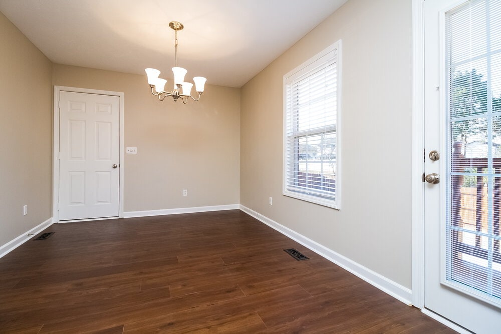 Building Photo - 304 Acorn Ct