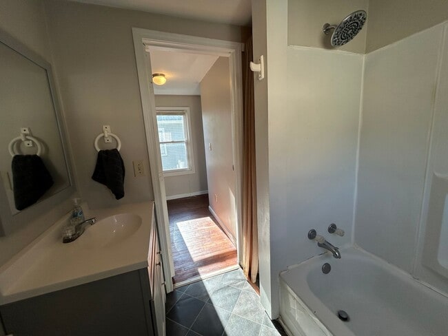 Building Photo - Single Family Home - Short Term Lease Avai...