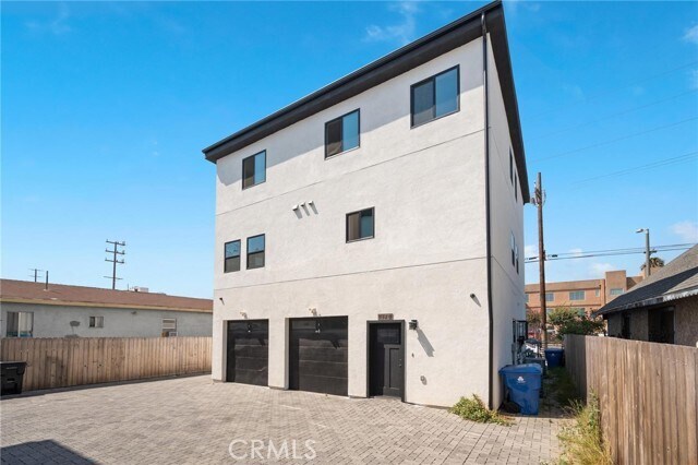 Building Photo - 532 W Vernon Ave