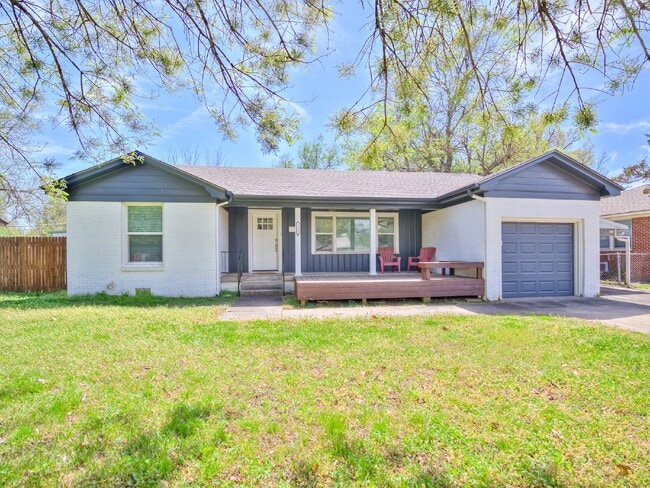 Primary Photo - Beautiful Home Just Minutes from the OU Campus!