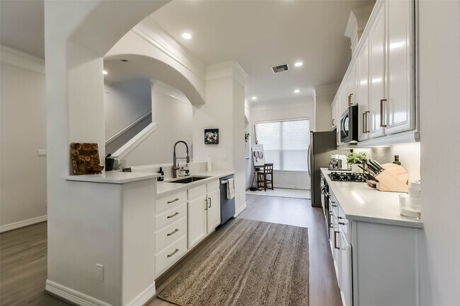 Building Photo - 4515 Lillian St