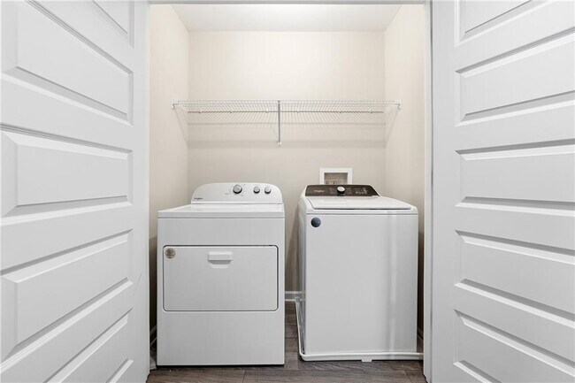 Building Photo - 334 Melody Ln