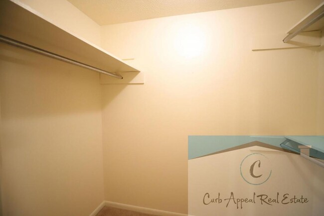 Building Photo - 2725-C Greenbriar Drive