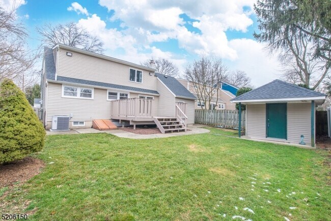 Building Photo - 326 Victor St