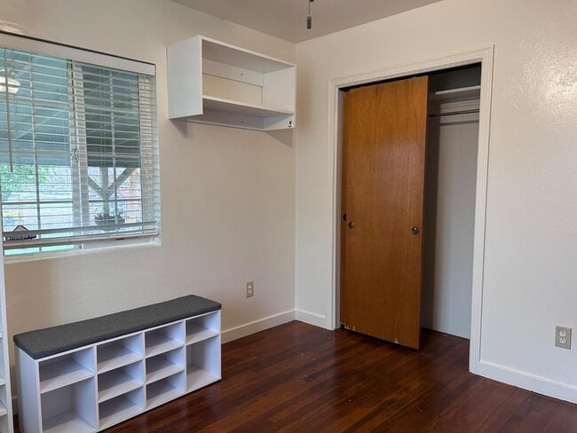 Building Photo - 10431 S Bethel Ave