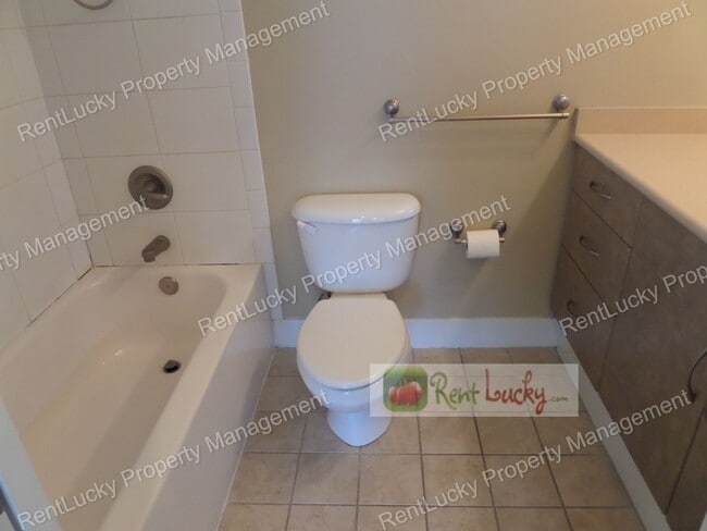 Building Photo - GREAT VIEWS! Lovely 2-Bedroom, 2 Bath Condo in Fantastic Fremont Area w/Garage Parking!!