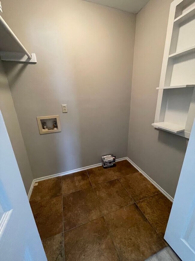 Building Photo - NEW ON MARKET