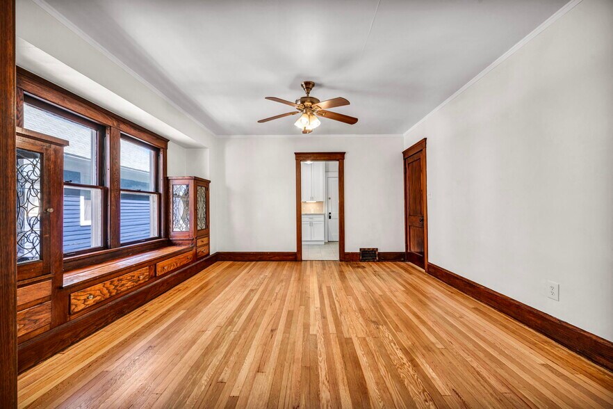 Building Photo - 1331 W 102nd St