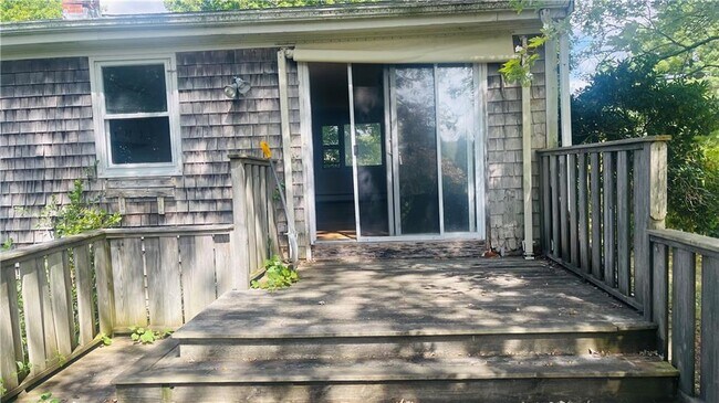 Building Photo - 1069 Green End Ave