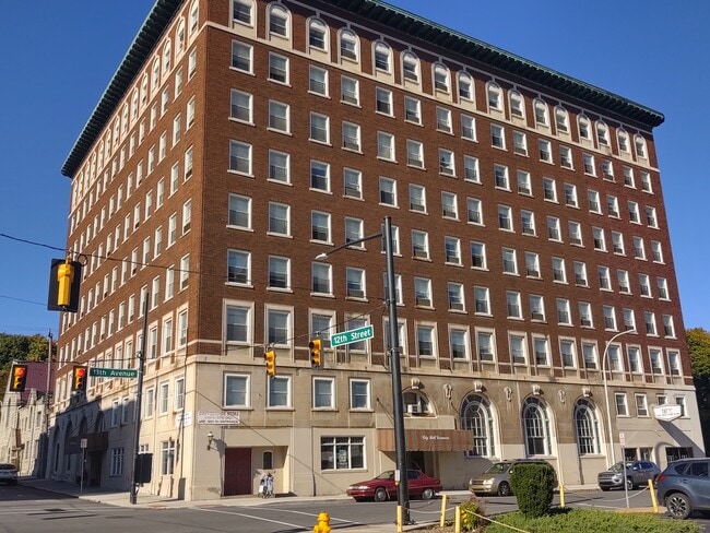 Building Photo - 1110 13th Ave