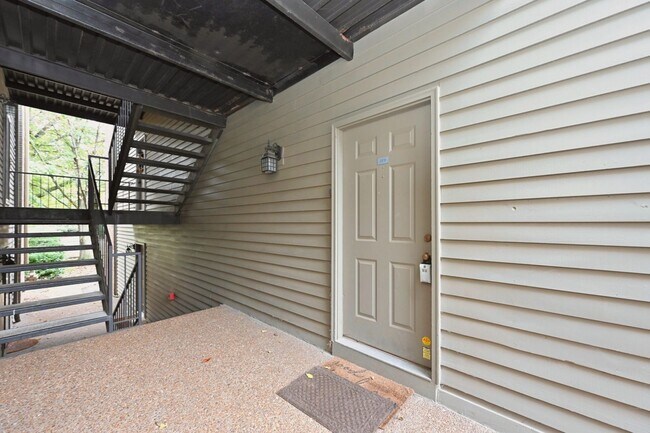 Building Photo - **UPDATED FIRST-FLOOR CONDO IN DESIRABLE P...