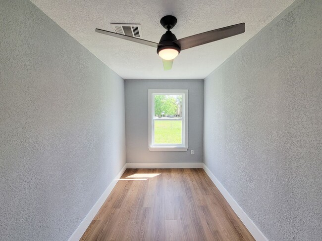 Building Photo - This beautifully updated 4-bedroom home is just under two miles from Highway 288 and Loop 610, ma...