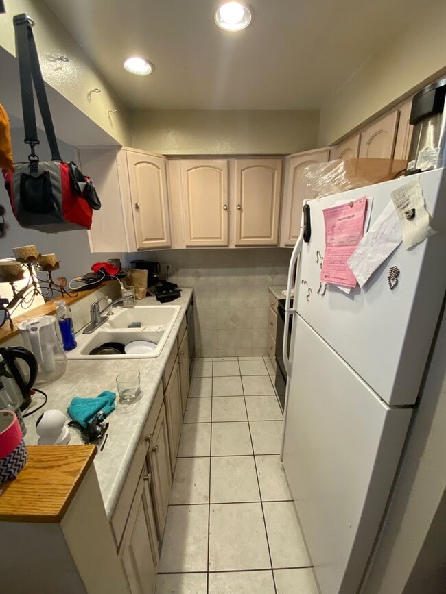 Building Photo - 2 Bed Plus Office 1.5 Bath Two Floor Condo In Ideal Central Boulder Location!