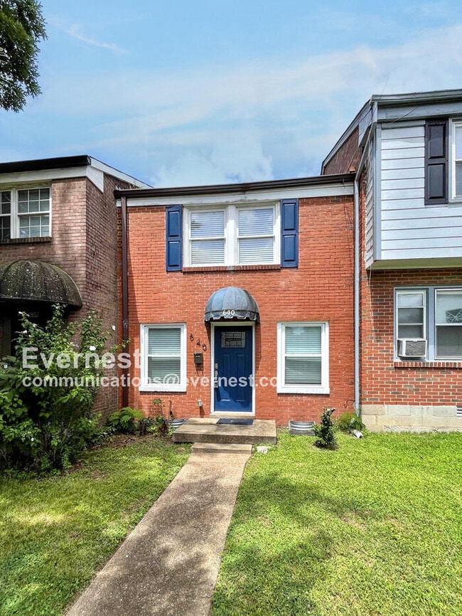 Building Photo - 640 N 5th St