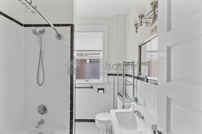 Building Photo - 1706 Hampton Blvd