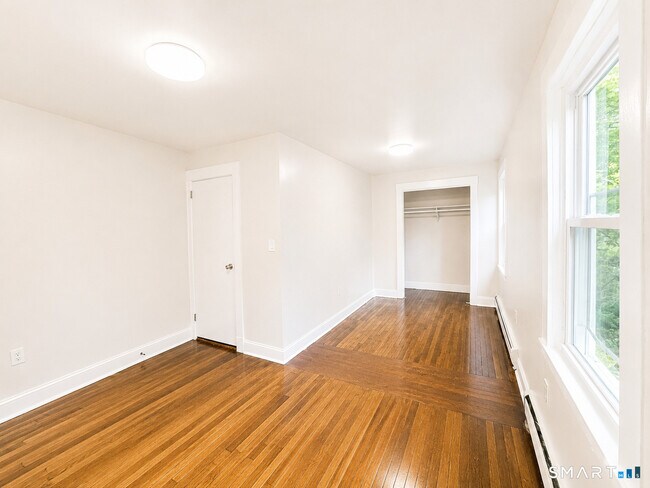 Building Photo - 52 Beech St