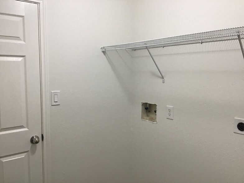 Building Photo - 327 Leisure Ln