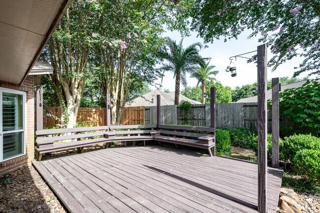 Building Photo - 2506 S Strathford Ln