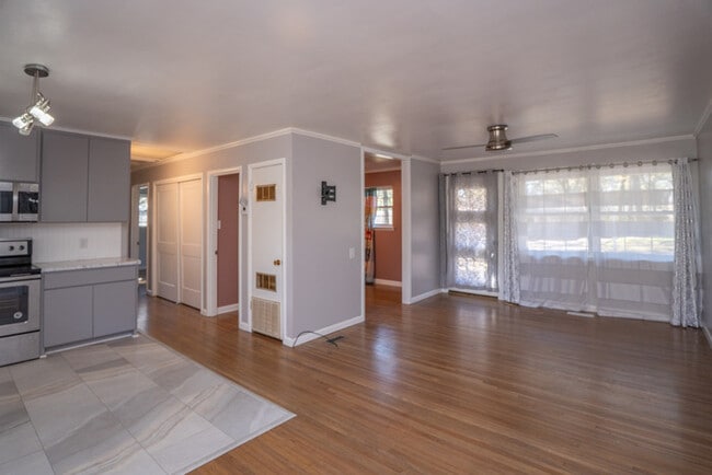 Building Photo - 6212 Pawnee Dr