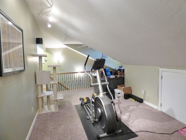 Building Photo - Great 3 BD 2.5 BA Twin Home. Great Location.