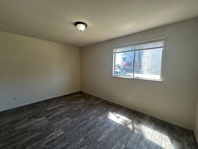 Building Photo - 144 S Parsons Ave