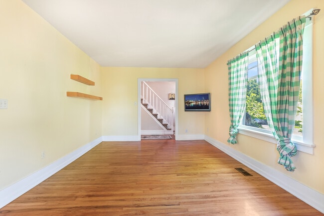 Building Photo - 9648 N Central St