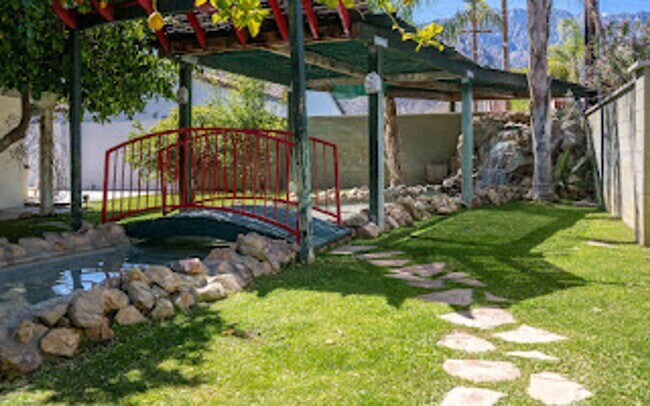 Building Photo - Racquet Club West, FURNISHED, Seasonal OR Long Term