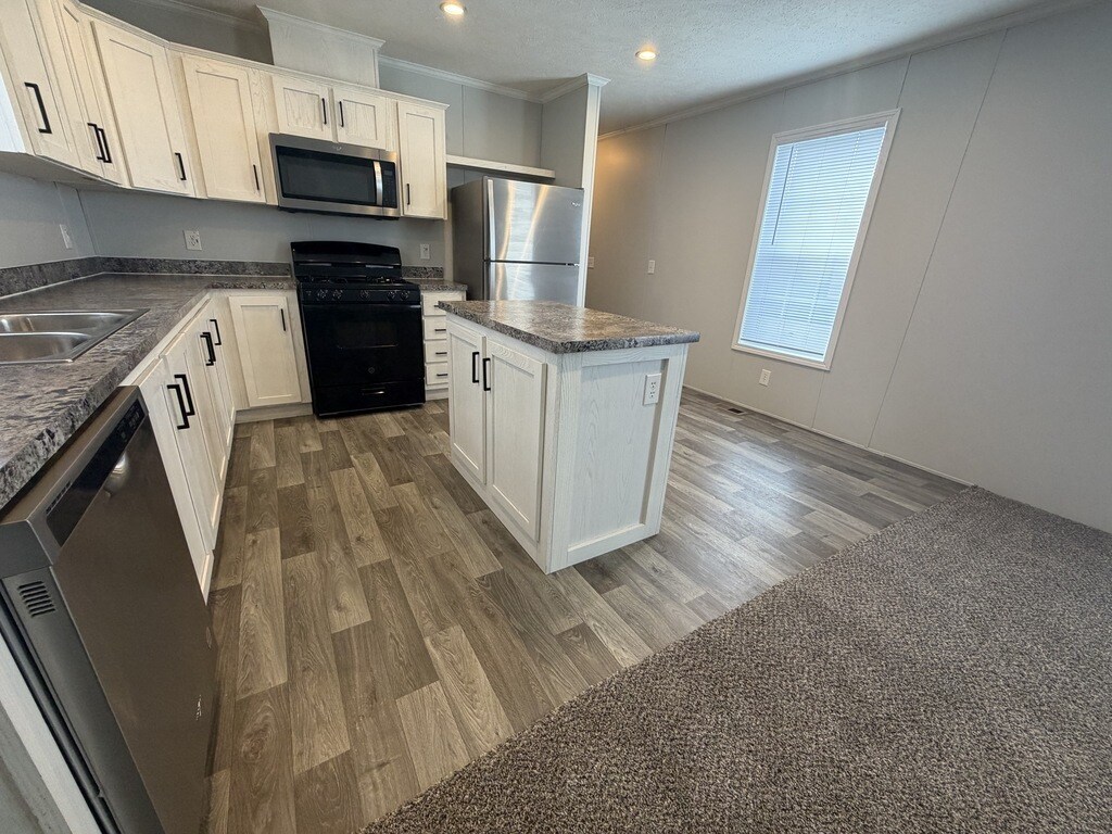 Building Photo - 38060 Leverette Ave