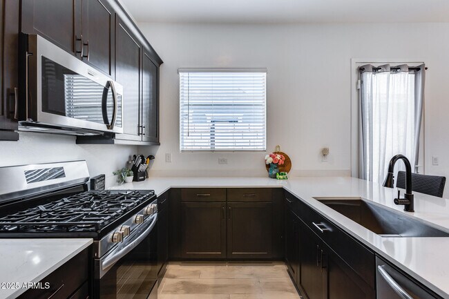Building Photo - 7694 W Desert Spoon Dr