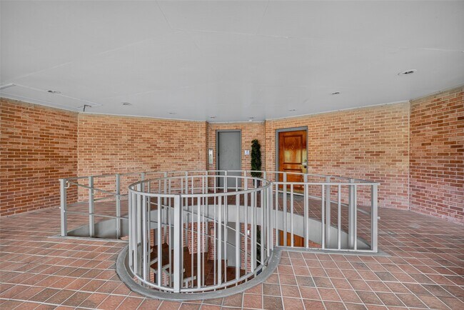 Building Photo - 6547 Bayou Glen Rd