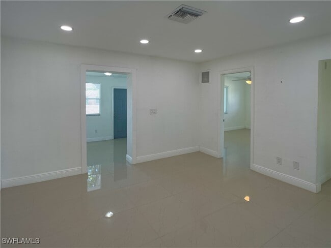 Building Photo - 4839 Tudor Dr