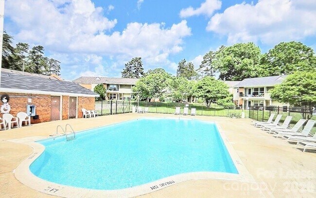 Building Photo - 4615 Coronado Dr