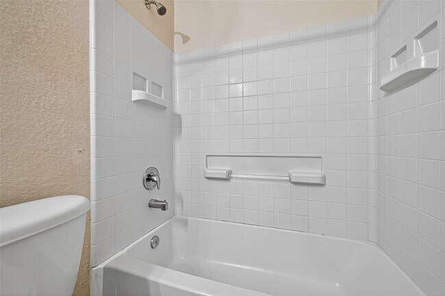 Building Photo - 1403 S Maple Dr