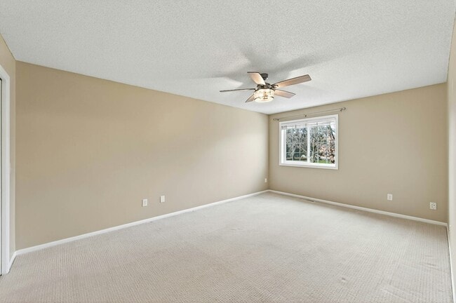 Building Photo - 13460 60th Pl N