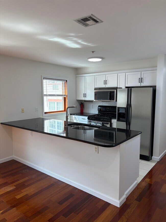 Building Photo - 209 40th St