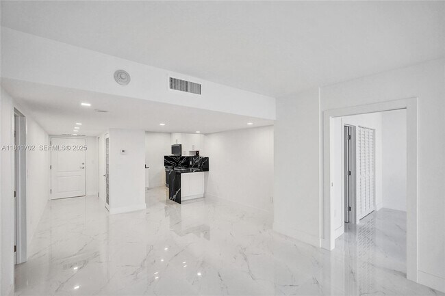 Building Photo - 3625 N Country Club Dr