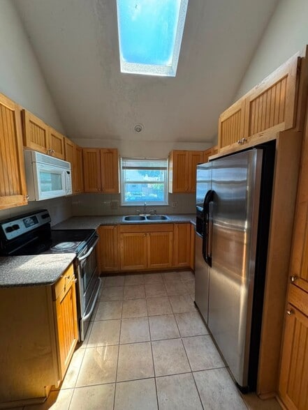 Building Photo - 10034 W 86th St