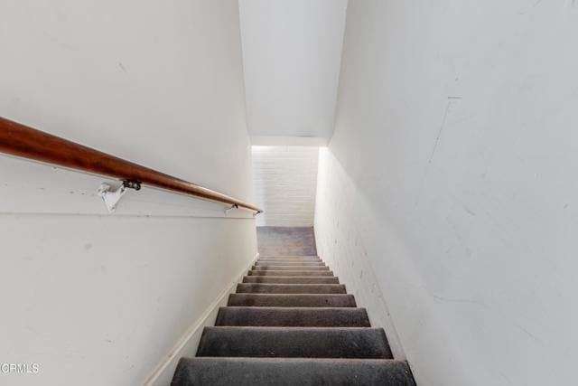 Building Photo - 2721 E Chevy Chase Dr