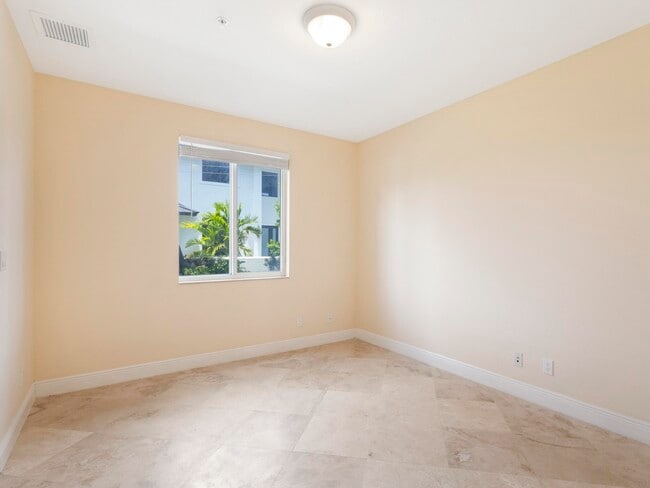 Building Photo - 3028 Waterside Cir