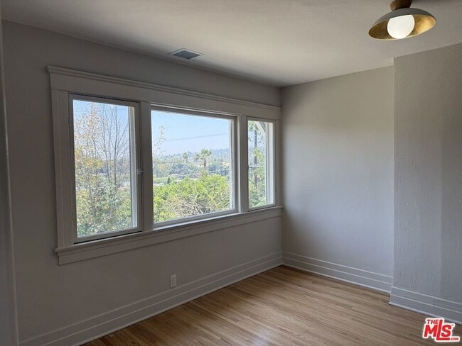 Building Photo - 130 S Ave 63