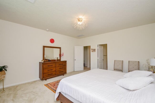 Building Photo - 3808 Canterbury Park Dr