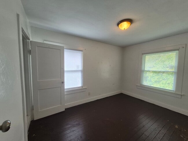 Building Photo - 1967-1969 Rugby