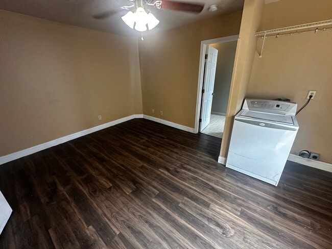 Building Photo - 1106 Olive St