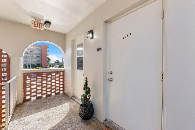 Building Photo - 2301 NE 14th Street Causeway