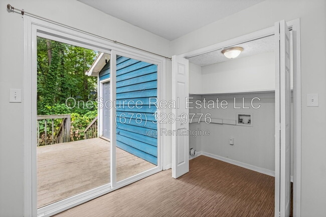 Building Photo - 2961 Lakemont Dr SW