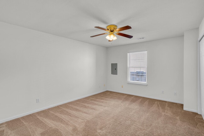 Building Photo - 1704 Juniper Dr