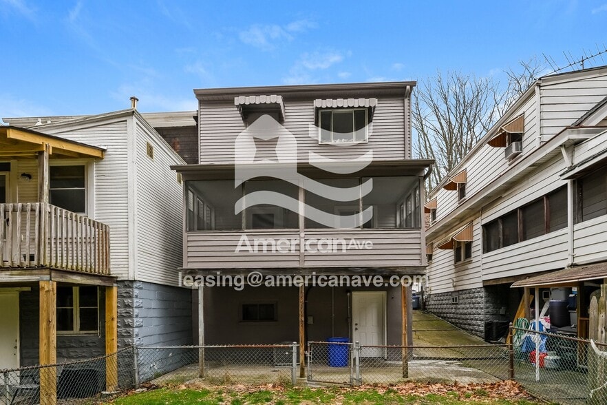 Building Photo - 1009 Woods Run Ave